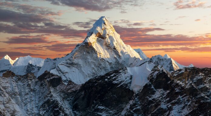 Descobrindo os Segredos Ocultos do Monte Everest
